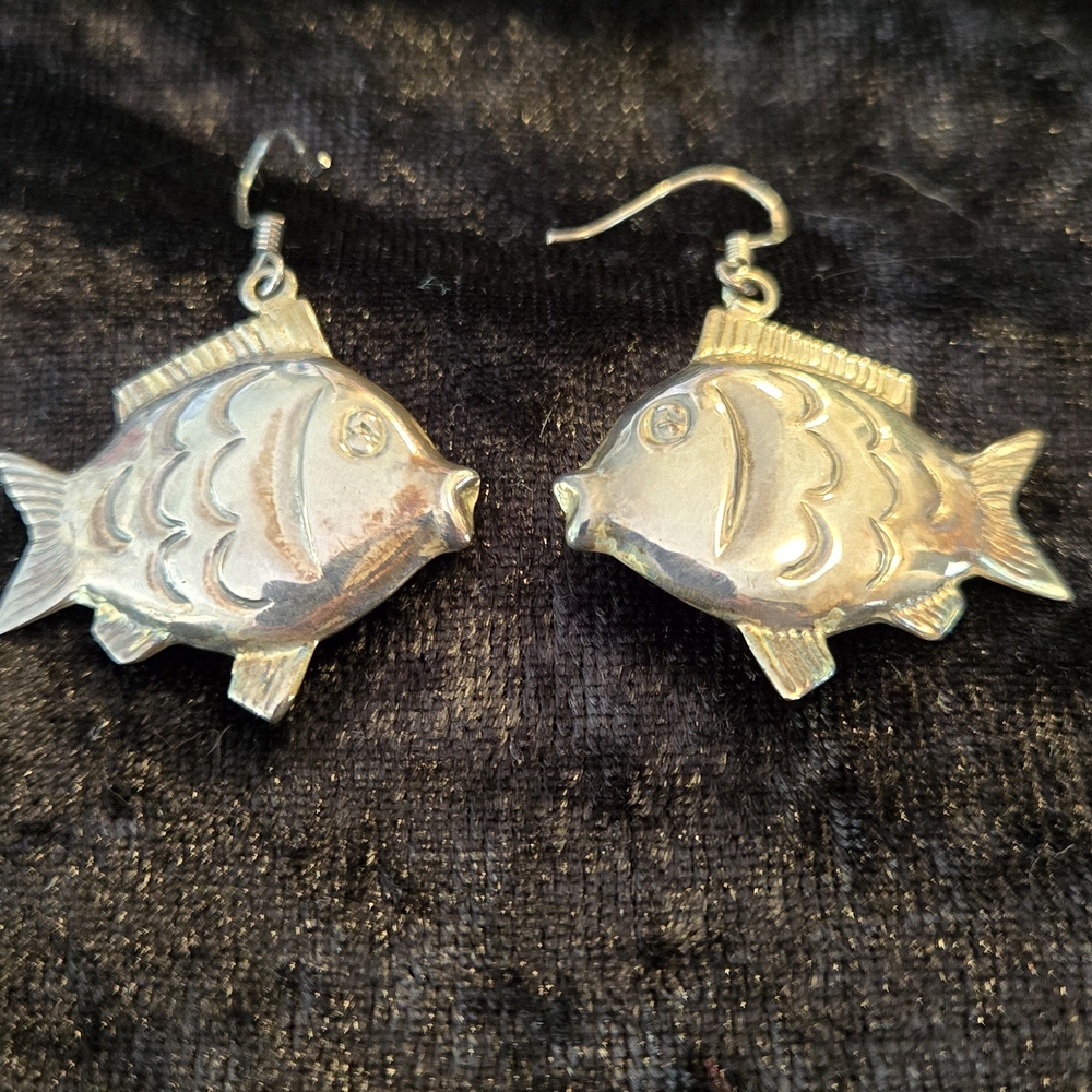 Source Unknown Silver 3-Dimensional Fish Earrings - image 4